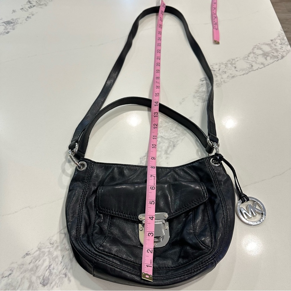 Michael Kors - Leather Shoulder Bag With Removable Crossbody Strap. EUC - Picture 13 of 16